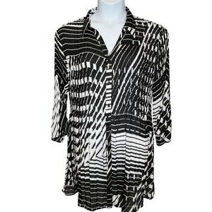 Sunny Leigh Womens Tunic Top Sz 2X Black White Geometric Modern 80's Vibes Print